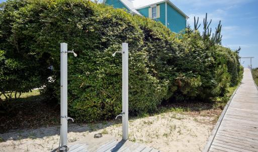SR Beach Access Showers