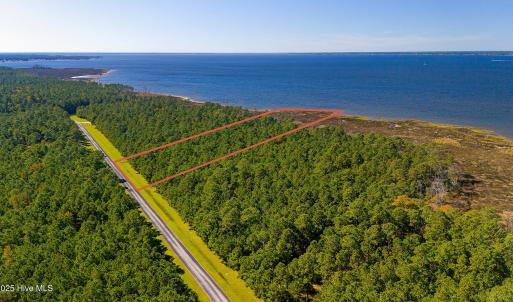 Waterfront lot in Merrimon Bay