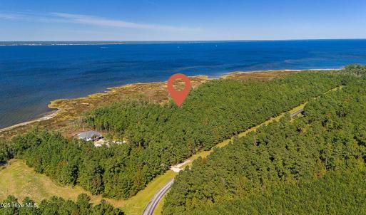 Waterfront lot in Merrimon Bay