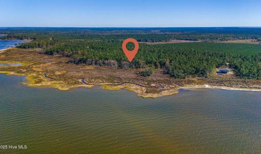 Waterfront lot in Merrimon Bay