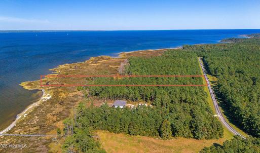 Waterfront lot in Merrimon Bay