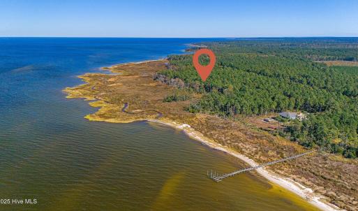 Waterfront lot in Merrimon Bay