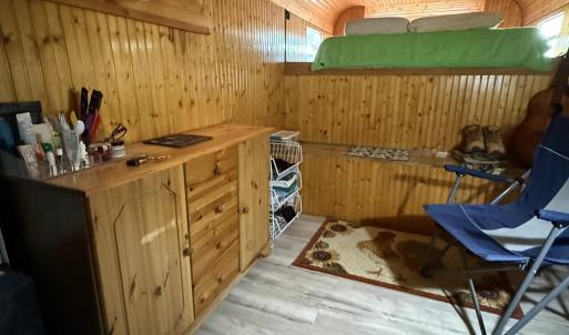 INSIDE TRAILER 1V