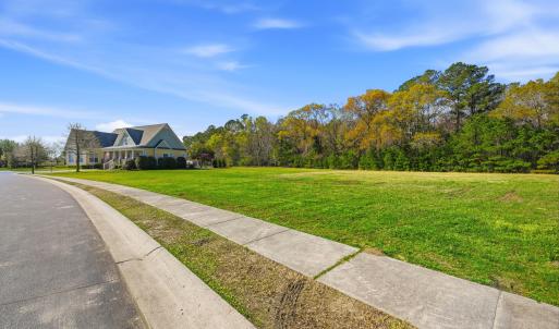 3_9342_old_salem_way_003