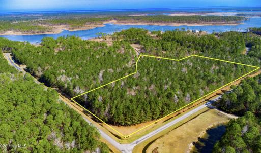 15 Paradox Point Drive, Aurora, NC 27806