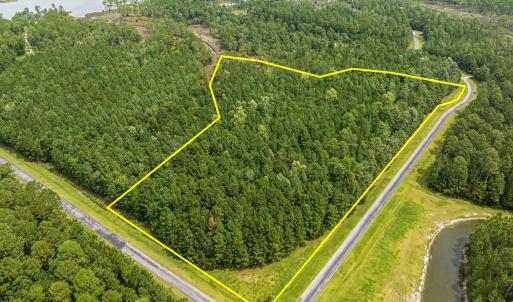 15 Paradox Point Drive, Aurora, NC 27806