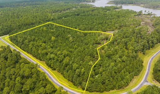 15 Paradox Point Drive, Aurora, NC 27806