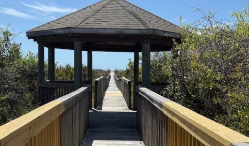 250Bl02105 - Private Community Gazebo wi
