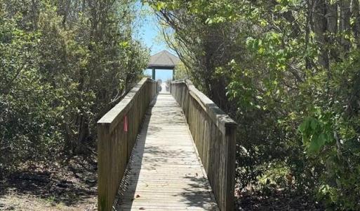 250Bl02105 - Private Community Walkway t