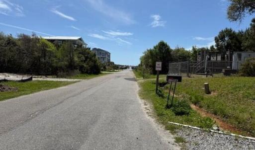 250Bl02105 - Street to Beach from Drivew