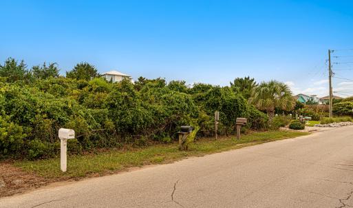 Vacant lot on Wyndtree Dr