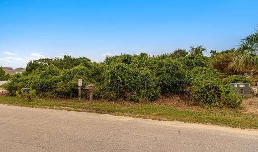 Vacant lot on Wyndtree Dr