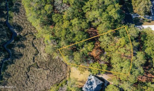 2967 Island Dr with Lot Lines