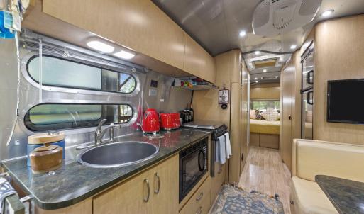 Interior 109 Geronimo