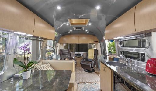 Interior 109 Geronimo