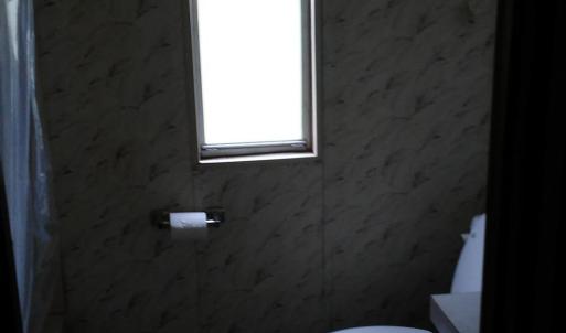 134 Photo 8 Bathroom