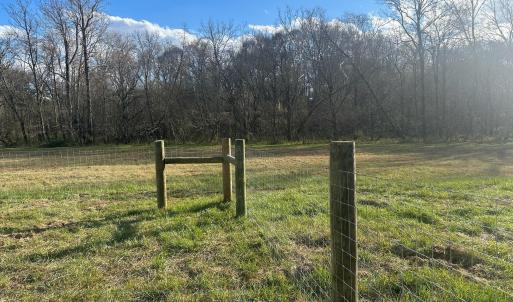 LowerWesternFenceCorner 6055RiverRun