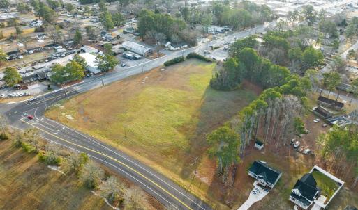 Northern Blvd with turn lane