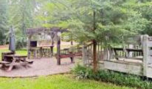 Pergola & hot tub