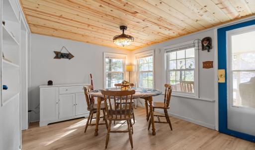 Cute Dining Area!