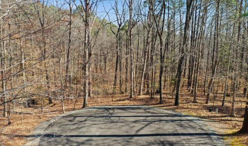 1 896 Monterey Valley