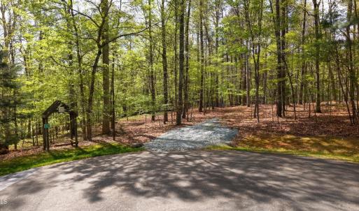 Driveway entrance to Glen MIst
