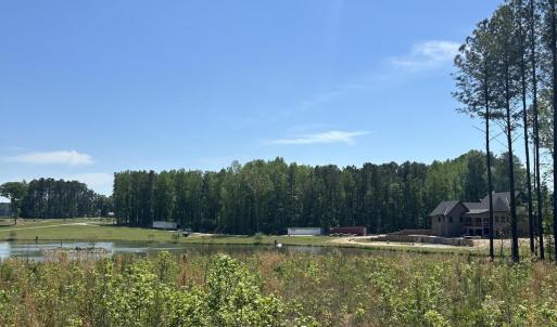 centeroflotlookingright