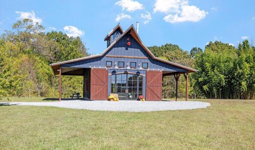 2109 Barn