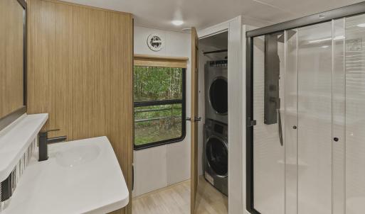 13_Bathroom2