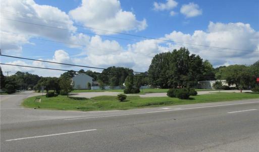 Photo #4 of 2019 George Washington Memorial Highway, Yorktown, Virginia 1.2 acres