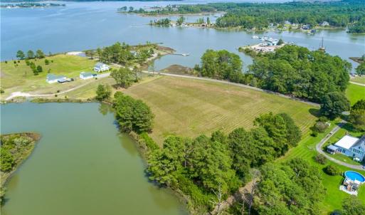 Easy access to Mobjack & Chesapeake Bays