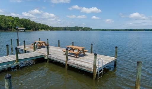 Bring your fishing pole or pack a lunch on the stunning Piankatank River