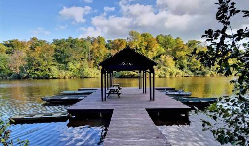 View of neighborhood  boathiuse