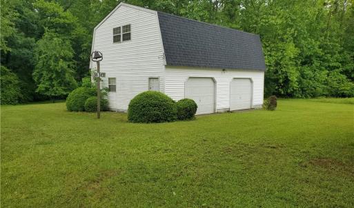 Det 2 story garage