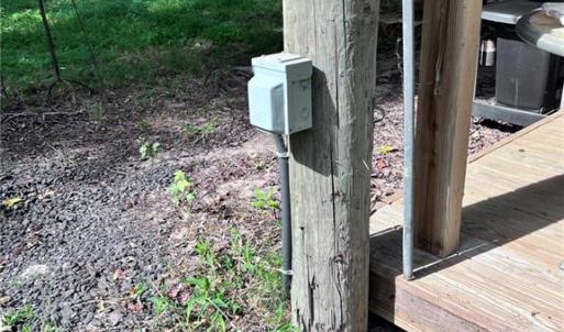 Electricity available in both buildings.