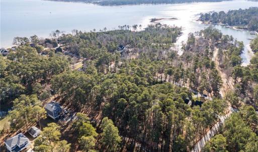 Photo #7 of 713 Ship Point Road, Yorktown, Virginia 0.6 acres