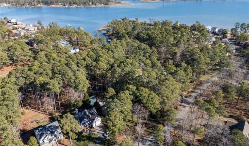 Photo #12 of 713 Ship Point Road, Yorktown, Virginia 0.6 acres