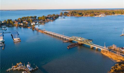 Public access points at Edwards Creek Landing