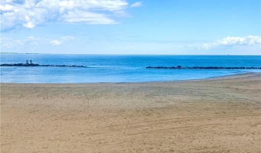 Photo #4 of 1086 Ocean View Avenue, Norfolk, Virginia