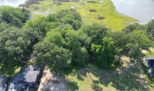 Overlooks Bennetts Creek