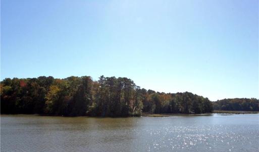 117 Northpoint adjoins Kingspoint Dock, Ramp & Pool