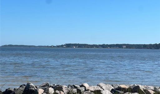 Photo #2 of 816 Ship Point Road, Yorktown, Virginia 2.7 acres