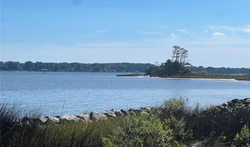 Photo #4 of 816 Ship Point Road, Yorktown, Virginia 2.7 acres