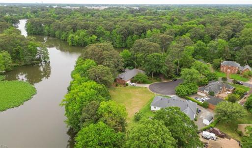 Photo #13 of 2035 Foxs Lair Trail, Norfolk, Virginia 0.3 acres