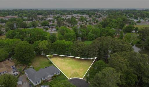 Photo #3 of 2035 Foxs Lair Trail, Norfolk, Virginia 0.3 acres