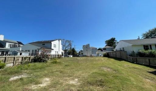 Duplex Lot R5R. Located between 58th and 55th St.