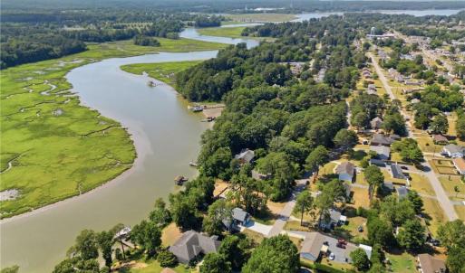 Photo #7 of 1502 Magruder Road, Smithfield, Virginia 0.6 acres