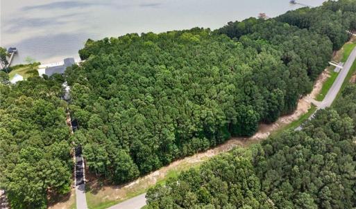 Photo #13 of 1129 Lawnes Neck Drive, Smithfield, Virginia 2.4 acres