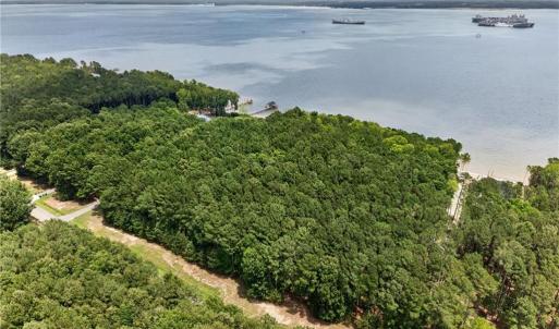 Photo #4 of 1129 Lawnes Neck Drive, Smithfield, Virginia 2.4 acres