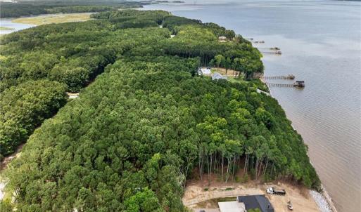 Photo #6 of 1129 Lawnes Neck Drive, Smithfield, Virginia 2.4 acres